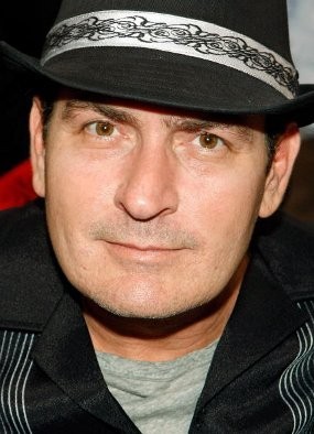 Duh, Charlie Sheen Dikabarkan Pakai Kokain Lagi!