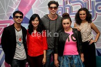 Grup vokal yang dibentuk oleh Melly Goeslaw pada 2006 lalu kumpul lagi dalam rangka ulang tahun ke-6. Gusmun/detikHot.