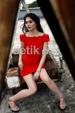Dress Merah Menantang Ina Kartika