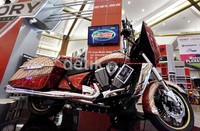 Motor gede Victory buatan Amerika Serikat yang bermotif batik tersebut dipamerkan di Jakarta Motorcycle Show (JMCS) 2012.