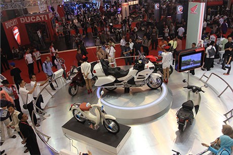 Honda CB150R StreetFire Jadi Pusat Perhatian Pengunjung JMCS 2012 Honda CB150R StreetFire Jadi Pusat Perhatian Pengunjung JMCS 2012