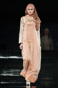 Irna Mutiara APMMI Ethnic Fashion 2012 Lombok - Sumbawa at Grand Ballroom Hotel Mulia. Senayan. Jakarta. [Foto: Mohammad Abduh/Wolipop]