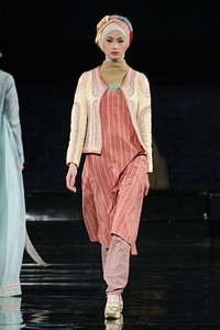 Irna Mutiara APMMI Ethnic Fashion 2012 Lombok - Sumbawa at Grand Ballroom Hotel Mulia. Senayan. Jakarta. [Foto: Mohammad Abduh/Wolipop]