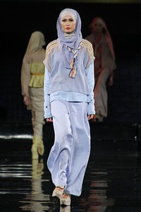 Irna Mutiara APMMI Ethnic Fashion 2012 Lombok - Sumbawa at Grand Ballroom Hotel Mulia. Senayan. Jakarta. [Foto: Mohammad Abduh/Wolipop]