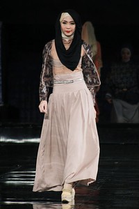 Irna Mutiara APMMI Ethnic Fashion 2012 Lombok - Sumbawa at Grand Ballroom Hotel Mulia. Senayan. Jakarta. [Foto: Mohammad Abduh/Wolipop]