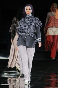 Irna Mutiara APMMI Ethnic Fashion 2012 Lombok - Sumbawa at Grand Ballroom Hotel Mulia. Senayan. Jakarta. [Foto: Mohammad Abduh/Wolipop]