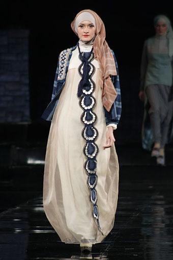 Irna Mutiara APMMI Ethnic Fashion 2012 Lombok - Sumbawa at Grand Ballroom Hotel Mulia. Senayan. Jakarta. [Foto: Mohammad Abduh/Wolipop]