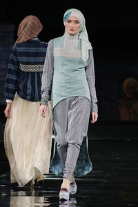 Irna Mutiara APMMI Ethnic Fashion 2012 Lombok - Sumbawa at Grand Ballroom Hotel Mulia. Senayan. Jakarta. [Foto: Mohammad Abduh/Wolipop]