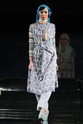 Irna Mutiara APMMI Ethnic Fashion 2012 Lombok - Sumbawa at Grand Ballroom Hotel Mulia. Senayan. Jakarta. [Foto: Mohammad Abduh/Wolipop]