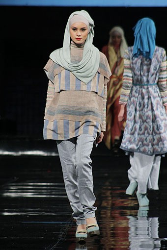 Irna Mutiara APMMI Ethnic Fashion 2012 Lombok - Sumbawa at Grand Ballroom Hotel Mulia. Senayan. Jakarta. [Foto: Mohammad Abduh/Wolipop]