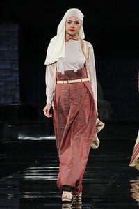 Irna Mutiara APMMI Ethnic Fashion 2012 Lombok - Sumbawa at Grand Ballroom Hotel Mulia. Senayan. Jakarta. [Foto: Mohammad Abduh/Wolipop]