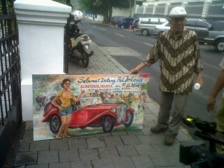 Naik Kereta, Kakek Sutanto Bawa Lukisan ke Rumah Jokowi