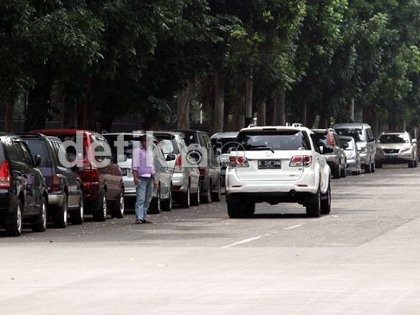 Memarkir Mobil adalah Kegiatan Berbahaya
