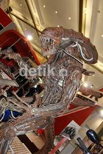 Alien dari Suku Cadang Bekas