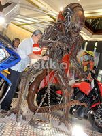 Alien dari Suku Cadang Bekas