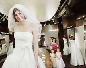 7 Tips Memilih Gaun Pengantin yang Tepat