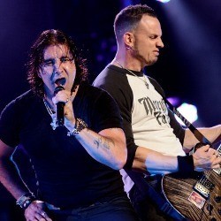 Karaoke Live di Konser Creed Jakarta