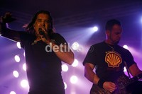 Tampil pada putaran kedua di Gandaria City, Jakarta, Sabtu (03/11), dari perjalanan mengelilingi empat kota di Indonesia, Creed berhasil membuat para penonton hanyut dalam nostalgia di era awal 2000an.