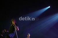 Dibuka dengan lagu Are You Ready, Creed menjawab penantian para penonton lewat penampilan memukaunya.