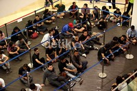 Sebagian penonton duduk-duduk menunggu dibukanya loket tiket konser Creed, di Gandaria City, Jakarta.