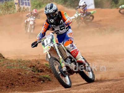 Agi Agasi Juara Nasional Motokross 2012