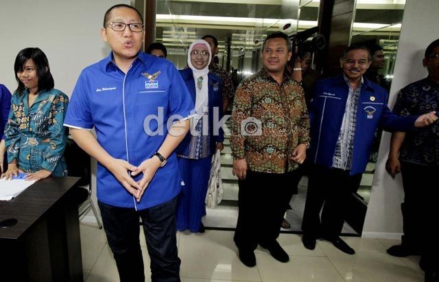 Model Baru Rambut Anas Urbaningrum