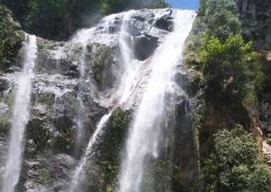 Tak Cuma Komodo, Labuan Bajo Punya Air Terjun Cuncarami