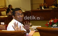 Dahlan Iskan meminta agar Dirut BUMN yang mengalami pemalakan oleh anggota DPR melapor ke KPK. Dahlan meminta mereka segera mempersiapkan laporannya.