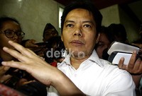 Ismed Hasan Putro memberikan keterangan pers usai bertemu dengan BK DPR. Ramses/detikcom.