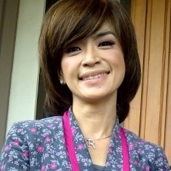 Kisah Umroh Yulia Rachman yang Gagal Pergi Bersama Sang Ayah