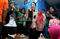 Ashanty merayakan ultah ke-29 bersama anak yatim.