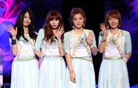 4Minute tampil singkat namun cukup memuaskan para penggemarnya di konser yang bertajuk 4Minute Volume Up Party di Sportmall Arena Kelapa Gading, Jakarta Utara, Rabu (31/10/2012).