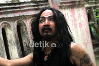 Ia terpaksa berbicara, karena harus menjawab tuduhan istrinya. Gus Mun/detikcom.