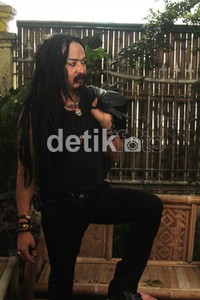 Pesulap eksentrik itu menuturkan kalau Bernazir merupakan sosok wanita yang mengerti tugasnya sebagai seorang istri. Gus Mun/detikcom.