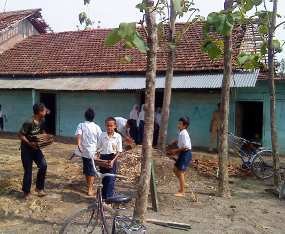 Sekolah Rusak Diterjang Angin Kencang, Siswa Harus Kerja Bakti