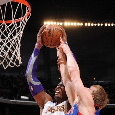 Lakers Akhirnya Menang, Howard Jadi Bintang