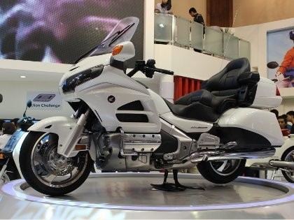 Yuk, Kenalan dengan 2 Moge Bongsor Honda