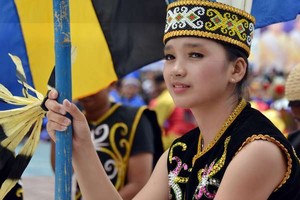 Gadis Cantik dan Pekan Budaya Birau Nan Meriah