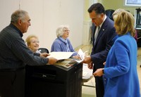 Dengan didampingi istrinya, Romney memberikan suara di tempat pemungutan suara di dekat rumah tersebut. Reuters/Brian Snyder
