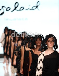 Ajang Jakarta Fashion Week 2013 atau yang biasa disingkat JWF 2013 berlangsung selama sepekan ini (3-10 November 2012).