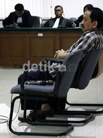 Rustam Pakaya Dituntut 5 Tahun Penjara