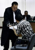 Rustam Pakaya Dituntut 5 Tahun Penjara