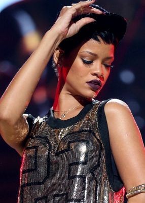 Rihanna Rencanakan Konser di Penerbangan Boeing 777