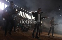 Ungu saat syuting video klip terbaru Kau Anggap Apa di Gudang Sawangan, Depok, Jawa Barat, Senin (5/11/2012).