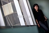 Setelah membintangi sejumlah film sejak Tentang Dia, Sigi kini menjajal penyutradaraan berbekal pengalaman menggarap sebuah video klip pada 2009.