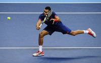 Tsonga sempat membuat Djokovic jatuh bangun, sebelum akhirnya ia menyerah atas petenis Serbia tersebut. REUTERS/Kieran Doherty.