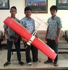 3 Siswa Berprestasi Mengaku Terinspirasi Pesawat Buatan AS