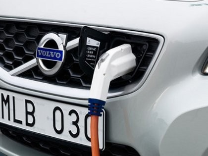 Volvo Persingkat Pengisian Mobil Listrik Jadi 1,5 Jam 