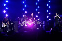 Performance Creed memukau ribuan penggemarnya yang sudah lama menanti kedatangan Creed di Makassar.