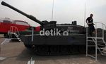 Tank Leopard Curi Perhatian Pengunjung Indo Defence